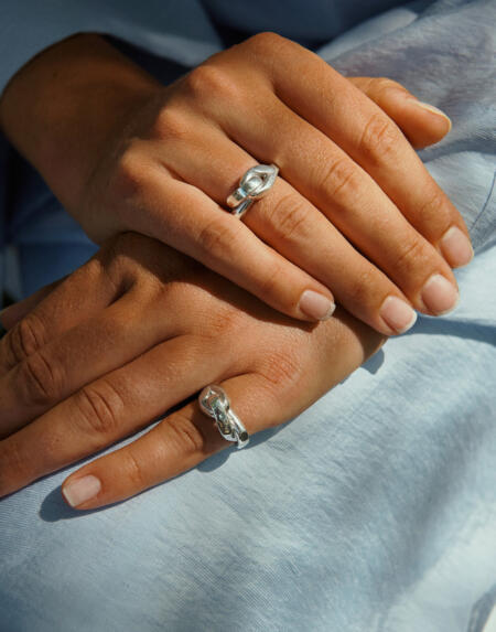 Big Embrace Ring Silber von Hana Kim