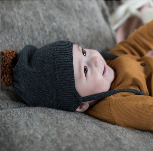 Mütze Baby Pompon Charcoal von Phil & Phae