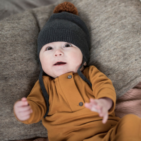 Mütze Baby Pompon Charcoal von Phil & Phae