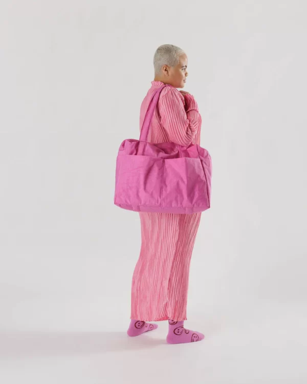 Reisetasche Cloud Carry-On Extra Pink von BAGGU